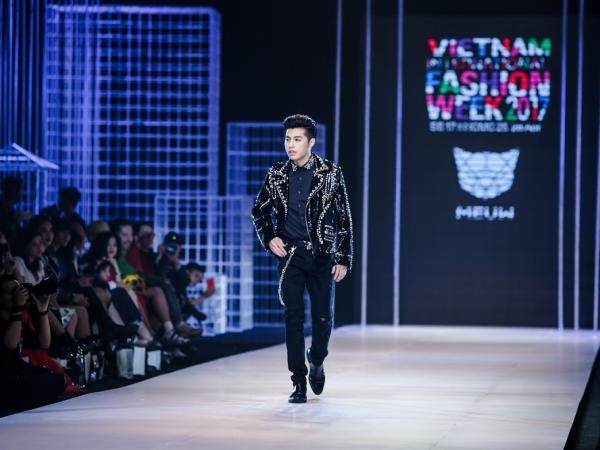 VIFW: Noo Phước Thịnh “lấn sân” sang thời trang - catwalk không thua kém người mẫu chuyên nghiệp