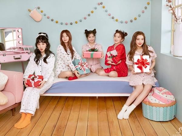 Ơn giời, Red Velvet cuối cùng cũng đã chính thức có tên fandom vào dịp kỉ niệm 1000 ngày ra mắt