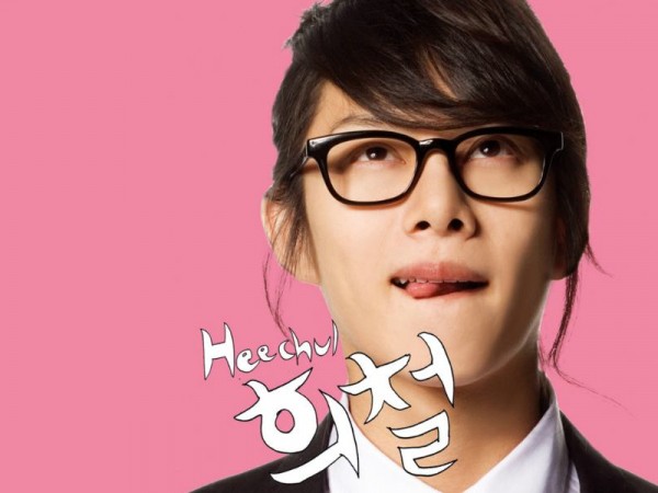 Heechul (Suju) khen Taeyeon và Yoona (SNSD) xinh nhất K-Pop, nhưng lại hâm mộ Momo (Twice)