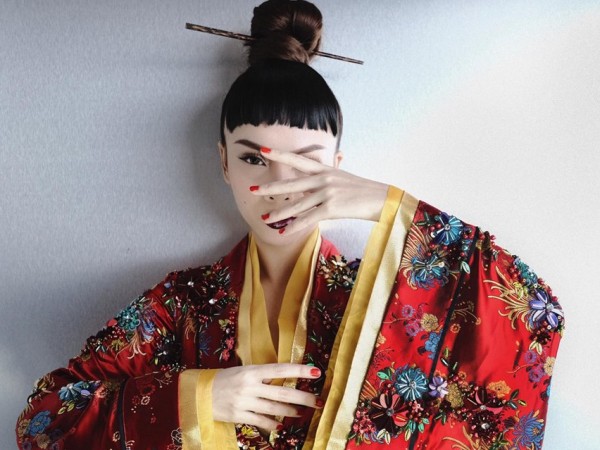 Yến Trang hoá thân thành cô gái Nhật Bản bí ẩn, tái dựng tiết mục "Buông" tại The Remix
