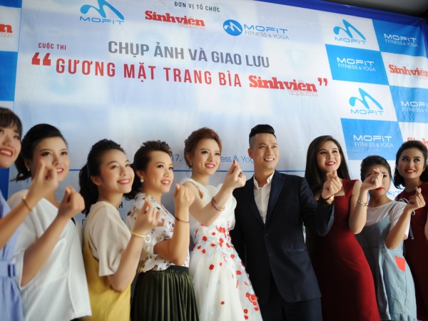 Diễn viên Việt Anh xuất hiện trong buổi chụp hình gương mặt trang bìa báo Sinh Viên Việt Nam