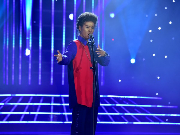 Gương mặt thân quen 2017: Hoàng Yến gây choáng với ngoại hình khác lạ khi hoá thân thành Bruno Mars 