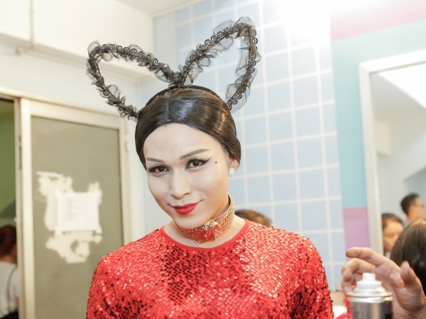 Gương mặt thân quen: Jun Phạm lần đầu diện jumpsuit hóa thân thành "miêu nữ" Đông Nhi 