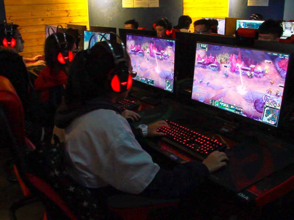 Game thủ chuyên nghiệp có phải là sự lựa chọn nghề nghiệp phù hợp cho teen Việt? 