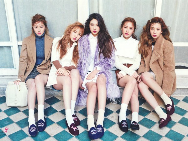 Mỗi khi có thành viên vắng mặt, Red Velvet sẽ làm một hành động siêu đáng yêu như thế này