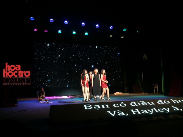 Hà Nội: Các bạn trẻ thích thú với vở nhạc kịch "Viên đạn cho Valentine" đầy cảm xúc