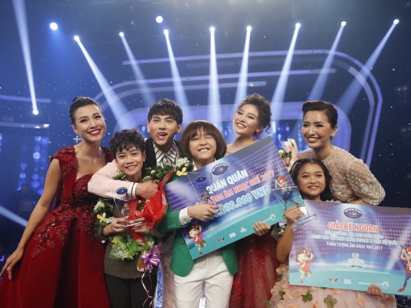 Cậu bé 12 tuổi Thiên Khôi chính thức trở thành Quán quân "Vietnam Idol Kids 2017" 