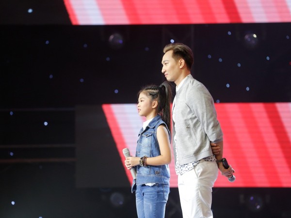 The Voice Kids 2017: Xuất hiện "Tiểu diva" khiến Hương Tràm phấn khích, Soobin Hoàng Sơn "choáng váng"