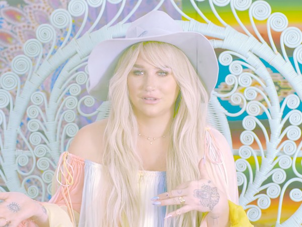 Bỏ lại sau lưng những biến cố, Kesha trở lại mạnh mẽ với album mang tên Cầu vồng 