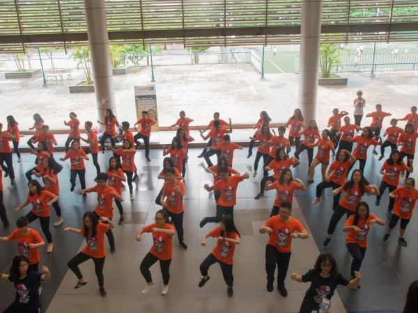 Hà Nội: Học sinh trường Ams nhảy flashmod sôi động tại Crowd Dance 2017
