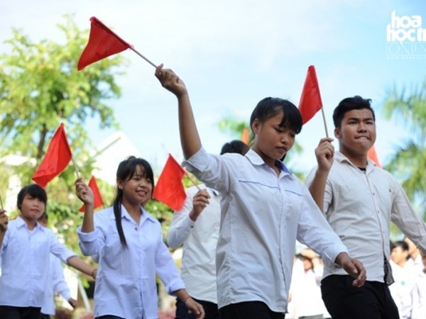 Hòa Bình: Các bạn học sinh trường THPT Sào Báy háo hức chào đón năm học mới