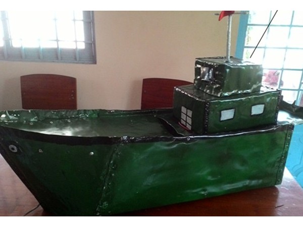 Vĩnh Long: Nam sinh lớp 8 chế tạo máy bơm nước tự động trên ghe tàu