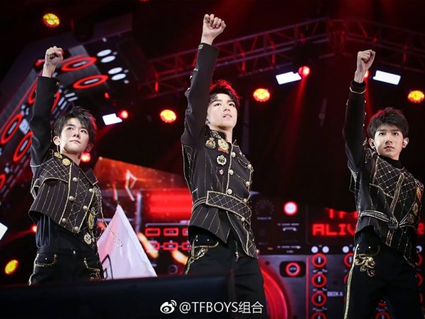 TF Ent gặp “bão” khi thông báo thành lập studio riêng trên Weibo cho ba thành viên TFBOYS