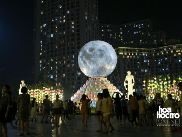 Hà Nội: Xuất hiện một "Mặt Trăng khổng lồ" đang chờ bạn khám phá dịp Trung Thu 