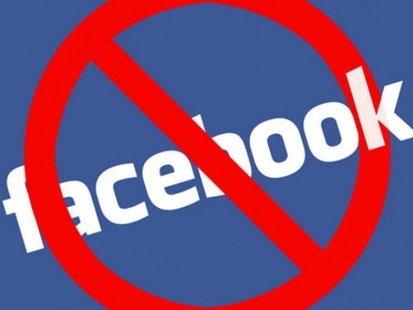 Một số trường học bắt đầu quản lý việc sử dụng Facebook của học sinh