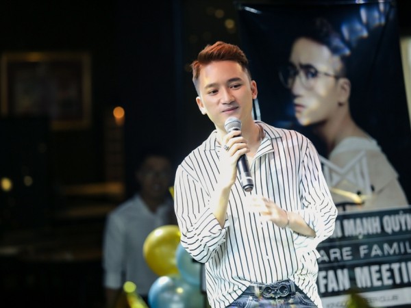 Phan Mạnh Quỳnh thể hiện "Vợ người ta" phiên bản EDM tại buổi gặp gỡ fan đầu tiên