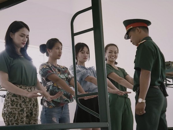 Mai Ngô - Hương Giang thi nhau ngụy trang kiểu "không giống ai" trong "Sao nhập ngũ"