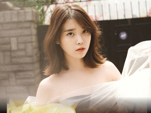 Với album "Flower Bookmark 2", IU đã chứng tỏ mình là cô gái “bất khả chiến bại” của K-Pop
