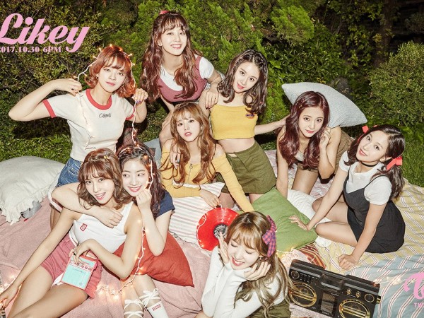 Vừa comeback với "Likey", TWICE lại tiếp tục "nhá hàng" cho sản phẩm mới?