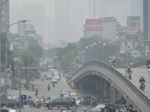 Cứ ngỡ sương mù mùa Thu, hoá ra Hà Nội đang "mù mịt" trong... khói bụi