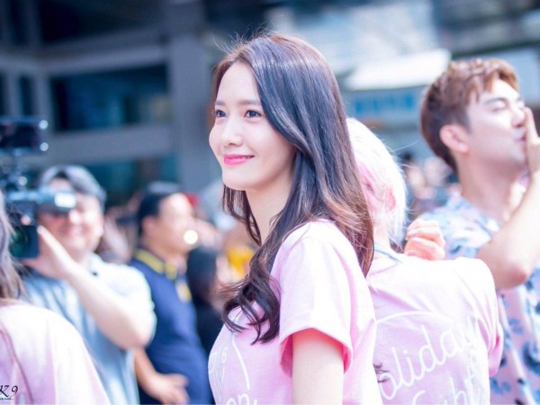 Bộ ảnh chứng minh Yoona (SNSD) sở hữu làn da của Bạch Tuyết, trắng mịn đến khó tin