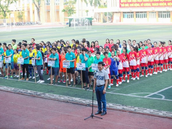 Nữ sinh viên Nhân Văn rạng ngời trong Giải bóng đá nữ USSH Cup