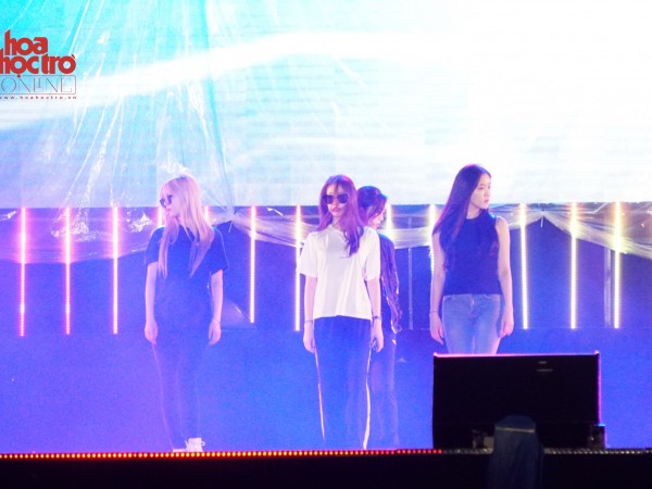 T-ara "đội gió" tổng duyệt cho "T-ARA Concert in Vietnam 2017" diễn ra vào tối mai