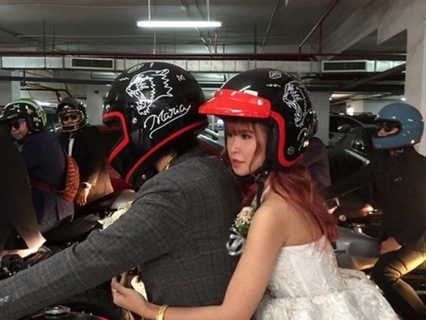 Kelvin Khánh rước cô dâu Khởi My bằng mô tô siêu lạ và cực độc đáo