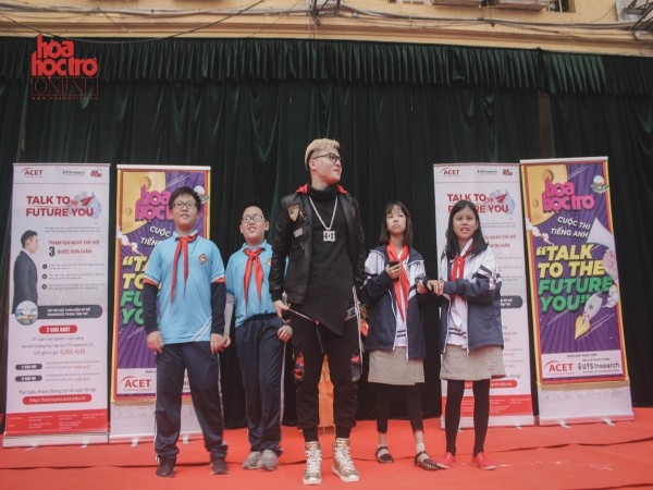 Phát động cuộc thi "Talk to the future you": Ca sĩ Dương Thuận "cháy hết mình" cùng teen THCS Thăng Long