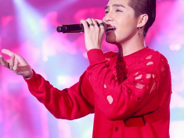 20 nghìn khán giả "cháy" hết mình trong liveshow "Noo Phước Thịnh in Hanoi"
