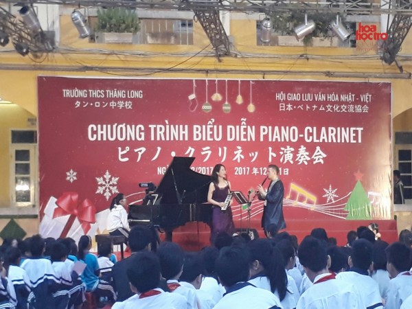 Hà Nội: Teen THCS Thăng Long háo hức xem các nghệ sĩ Nhật Bản biểu diễn piano và clarinet