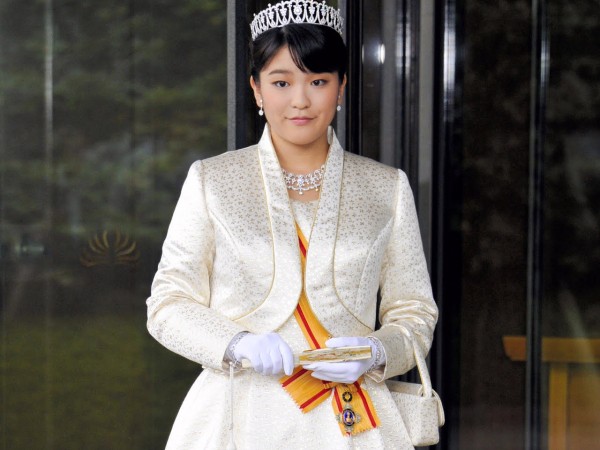 Công chúa Nhật Bản sống giản dị và mối tình cổ tích ngọt ngào
