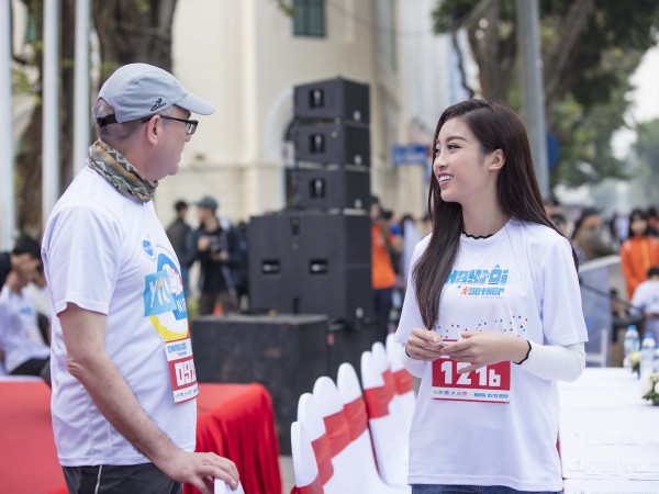 Hoa Hậu Mỹ Linh tích cực tham gia các hoạt động xã hội sau khi trở về từ "Miss World" 