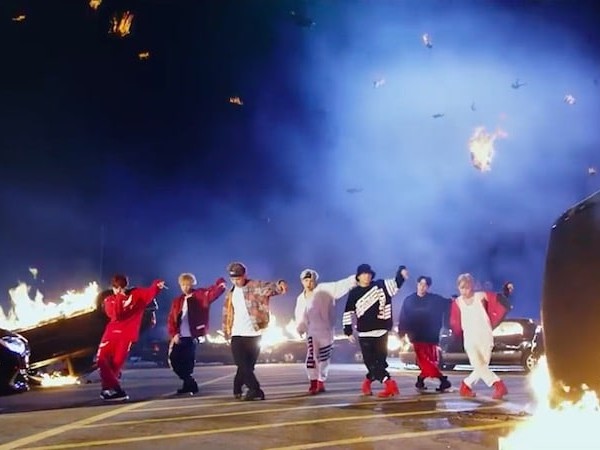 BTS trở thành nhóm nhạc K-Pop đầu tiên trong lịch sử lọt Top 40 của "Billboard Hot 100"