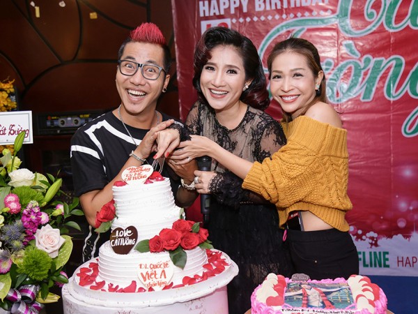 Khả Như, Quang Bảo, Dương Lâm quậy tưng bừng trong tiệc sinh nhật của diễn viên Cát Tường 