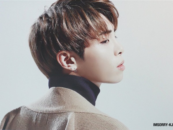Dù không phải người một nhà với Jonghyun, TWICE, 2PM, BTOB vẫn hoãn lịch trình để tưởng nhớ anh