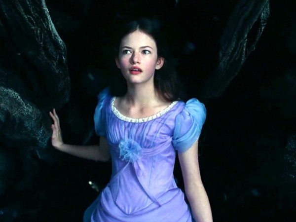 5 năm kể từ khi bom tấn "Twilight" kết thúc, con gái của Edward - Bella đã trưởng thành thế này!