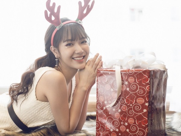 Jang Mi tung bộ ảnh Giáng Sinh, hé lộ kế hoạch hợp tác cùng ê-kíp âm nhạc của Hàn Quốc