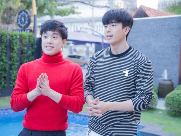 Hai diễn viên trẻ Thái Lan Nonkul và James háo hức cùng nhau khám phá Việt Nam