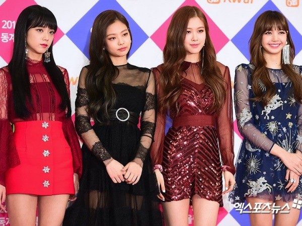BLACKPINK xinh đẹp tựa "nữ thần" trên thảm đỏ SBS Gayo Daejun 2017