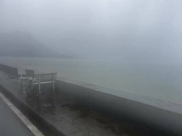 Côn Đảo mưa trắng trời, gió giật mạnh, 7.000 du khách đã trú ẩn an toàn