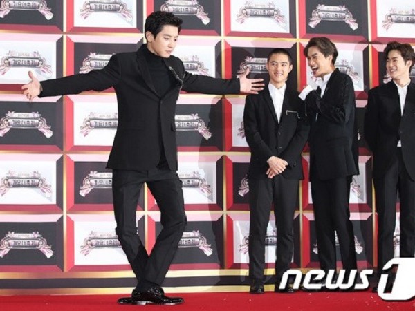 Không riêng Wanna One, hàng loạt sao Hàn không ngừng bày trò nghịch ngợm tại KBS Gayo Daejun 2017