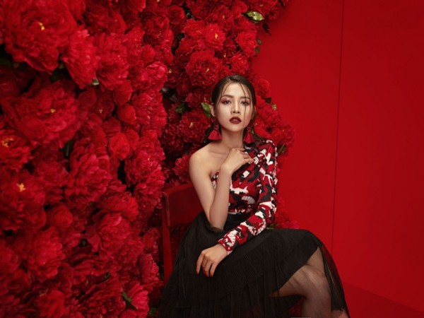 Chi Pu tung bộ ảnh mới, chuẩn bị cho chuỗi dự án hoàng tráng trong năm 2018