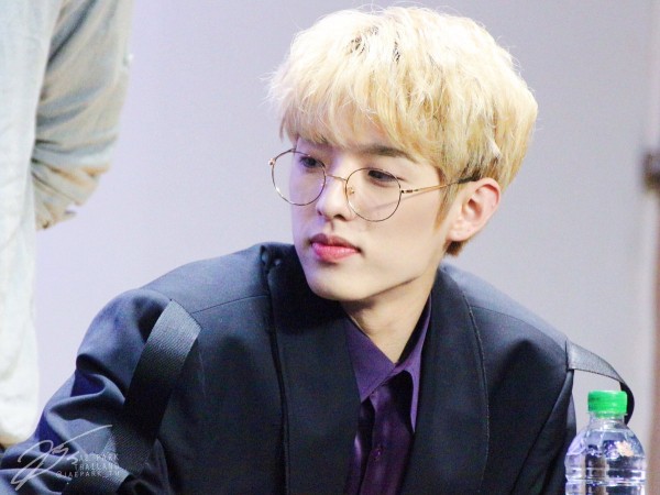 Fan EXO than thở bị gửi nhầm album của DAY6 và hồi đáp hài hước từ thành viên Jae