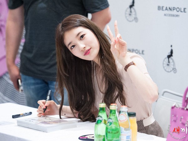 Nếu bạn vẫn nghĩ chữ mình xấu nhất, đó là vì chưa nhìn thấy chữ của các idol này thôi