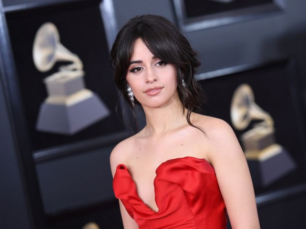 Thảm đỏ Grammy 2018: Có một Camila Cabello đáng yêu hết phần thiên hạ!