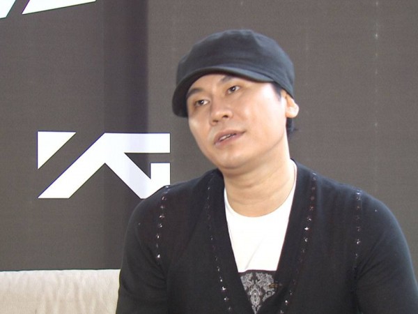 Để hụt mất hạng 2 vào tay JYP, bố Yang quyết định in hai "nguyên tắc vàng" và dán khắp YG