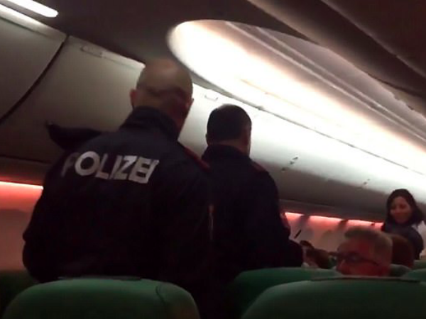 Chết cười khi phi công phải dừng chuyến bay vì hành khách... "thả bom" quá to!