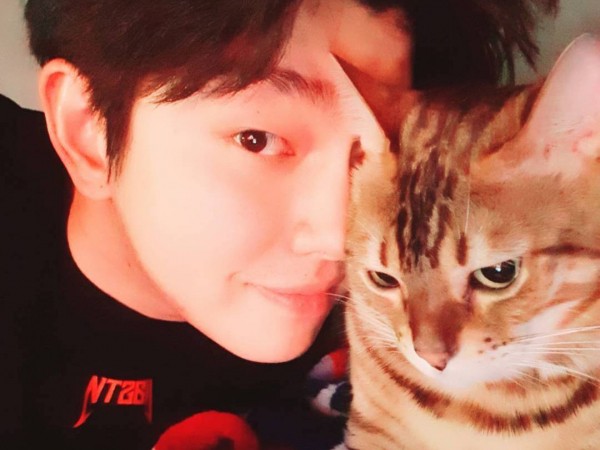 Chỉ vì cô mèo mới nhận nuôi, Yoon Kyun Sang bị cư dân mạng "khủng bố" Instagram