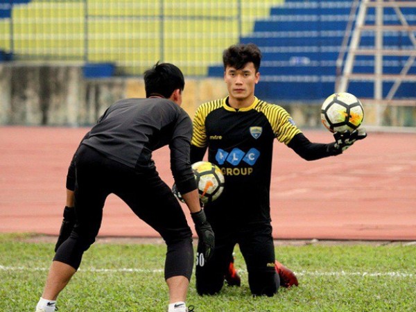 Thủ môn Bùi Tiến Dũng được đảm bảo suất bắt chính ở AFC Cup